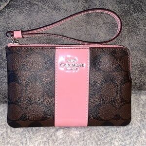 NTW Coach Bag / Corner zip wristlet signature canvas